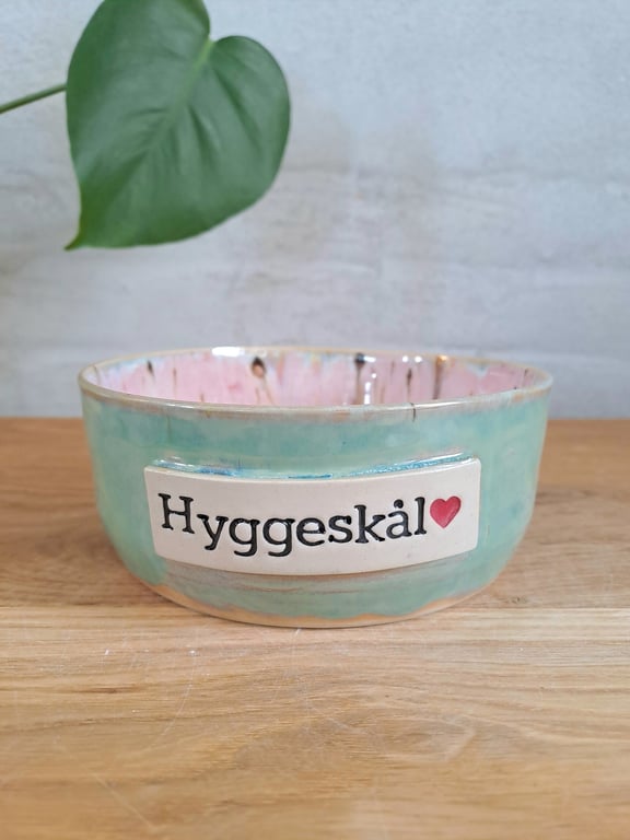 Hyggeskålen er 15 cm i diameter og 6 cm høj