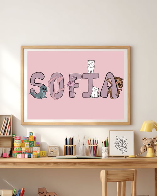 Plakat med Navn: ABC DYR NAVNE-PLAKAT (Rosa Skrift, Rosa baggrund)