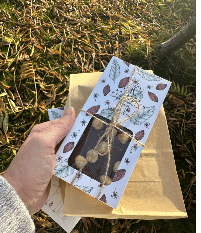 Aalborg Chokolade. Mørk, med nødder og Cards by Eve, Kakaoprint