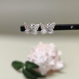 Sommerfuglen øreringe – produktbillede