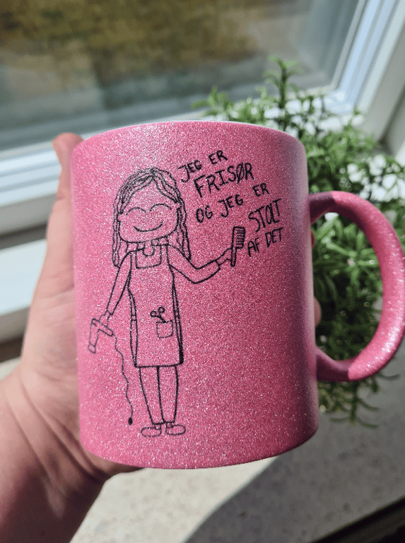 Krus: Jeg er frisør og jeg er stolt af det Pink Glimmer