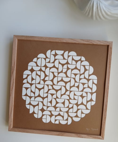 30x30cm papercut, brun, indrammet 