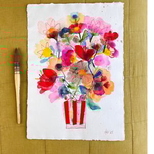 Blomsterhav med rødstribet collage – produktbillede