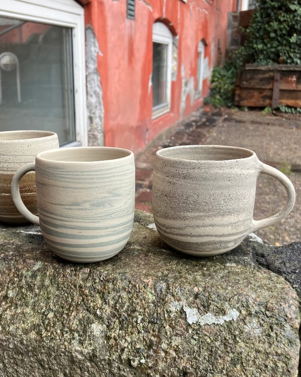 Marmoreret kop med hank, grå billede 4