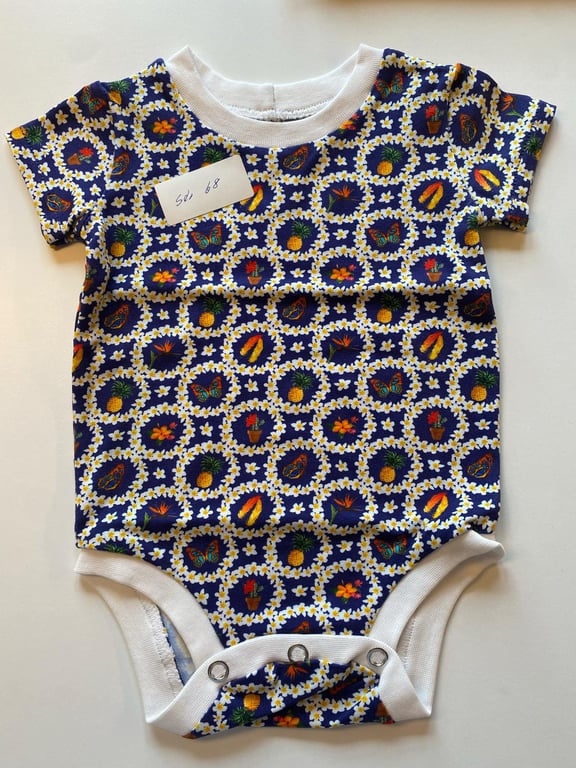 Body med korte ærmer. Størrelse 68