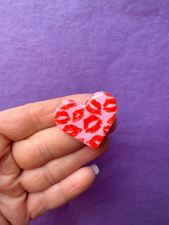 Medium hjerte broche i “Sweet kiss”