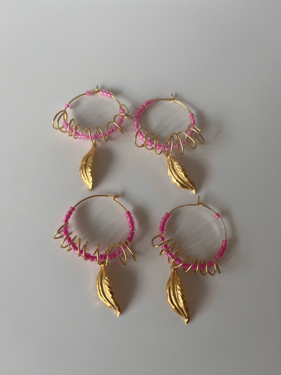 Creole med lyserøde perler og snoede kobbertråd billede 3