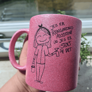 Krus: Jeg er rengøringsassistent og jeg er stolt af det Pink Glimmer – produktbillede