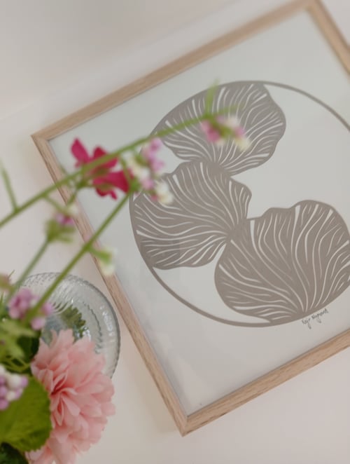 30x30cm papercut, beigegrå, indrammet 