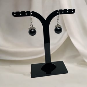 Sorte øreringe  – produktbillede