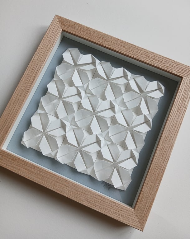  20x20cm Foldet papirværk, hvid-dueblå, indrammet (3)