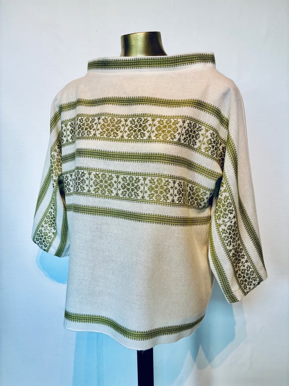 Trine-bluse med græsgrønt mønster billede 3