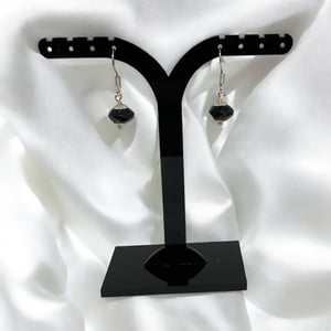 Sorte øreringe  – produktbillede