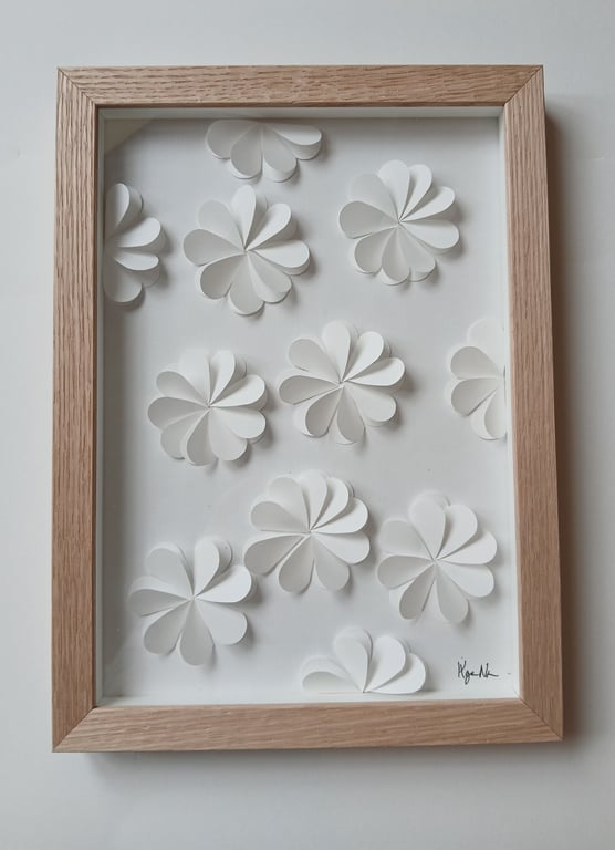 A4, 3D papirværk, hvid, indrammet (2)