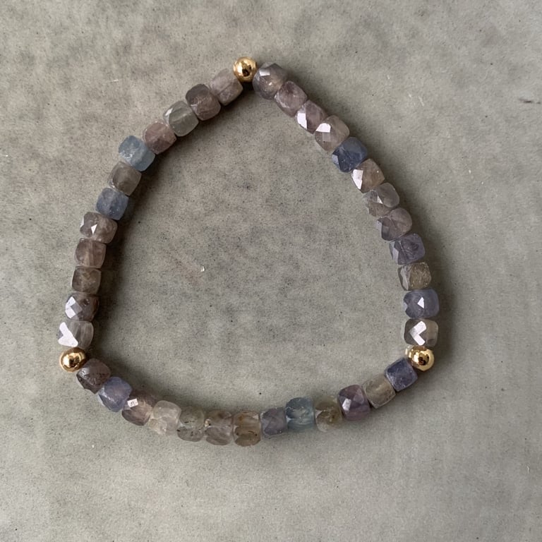 Naturlig gråblå safir armbånd 4mm