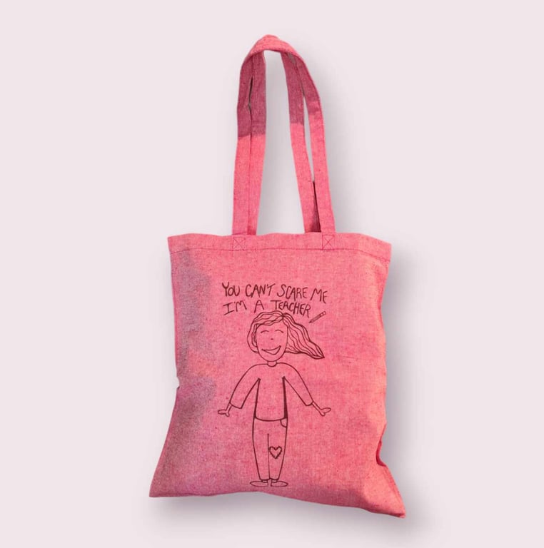 Mulepose: you cant scare me im a teacher Mørkerød (3)