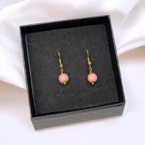 Lyserød øreringe  – produktbillede