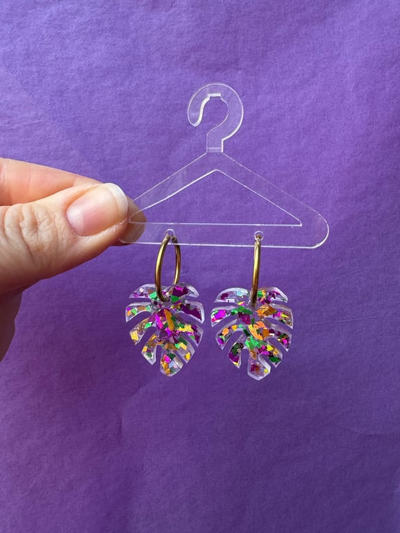 Mellem monstera i “Harleyquin”