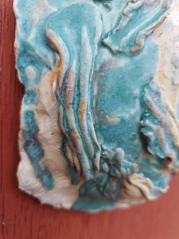 Fredfyldt og muntert syngende hoved til væggen  billede 5