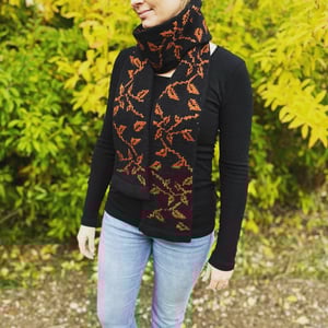 Autumn Leaves Scarf strikkeopskrift – produktbillede