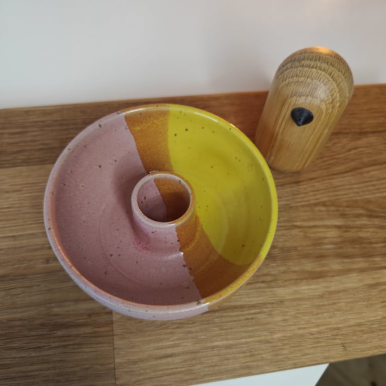 Lyserød/gul lysestage  billede 2