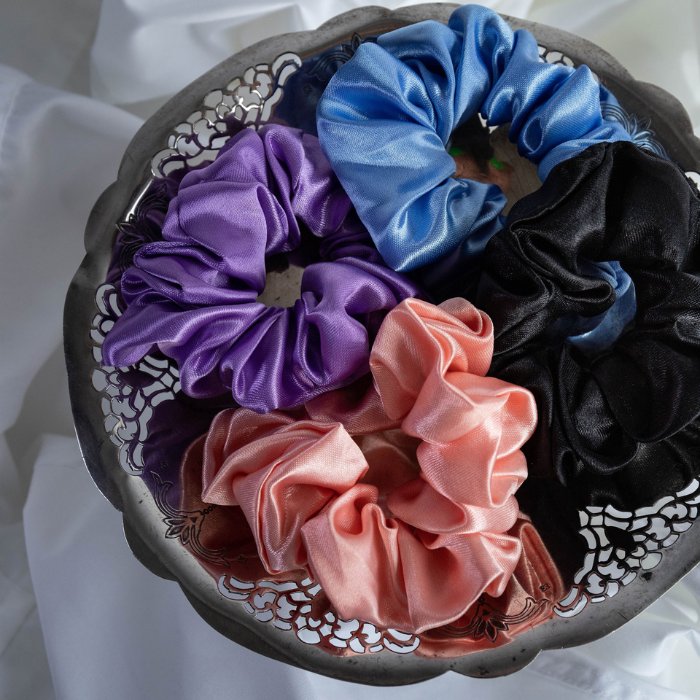 Its Giving Ponytail Scrunchie