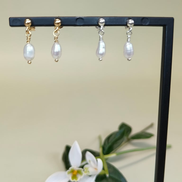 Ensom perle øreringe