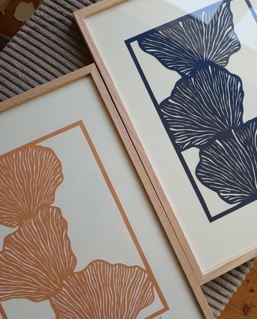 A3 papercut, Marineblå, indrammet 