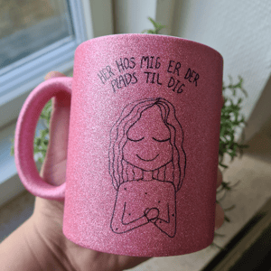 Krus: her hos mig er der plads til dig (hjertet) Pink Glimmer – produktbillede