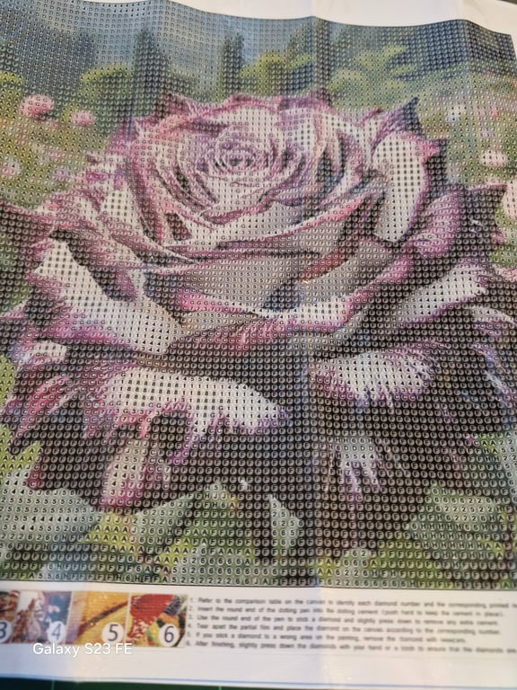 Her er der et rigtig pænt billede med en rose den er 30×30 