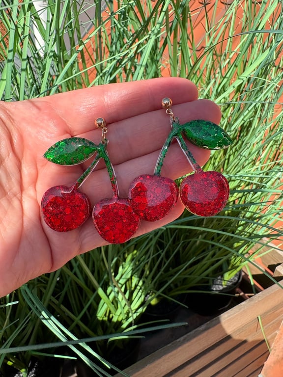 Smukke kirsebær i ørestik