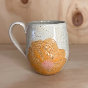 Kop med sommerblomst orange – produktbillede