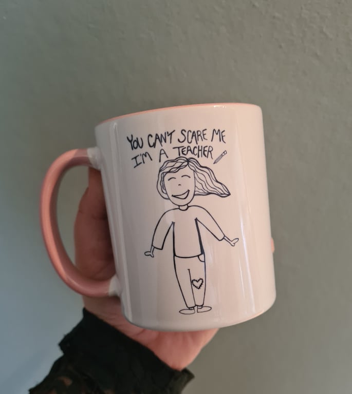 Krus: you cant scare me im a teacher Rosa billede 2