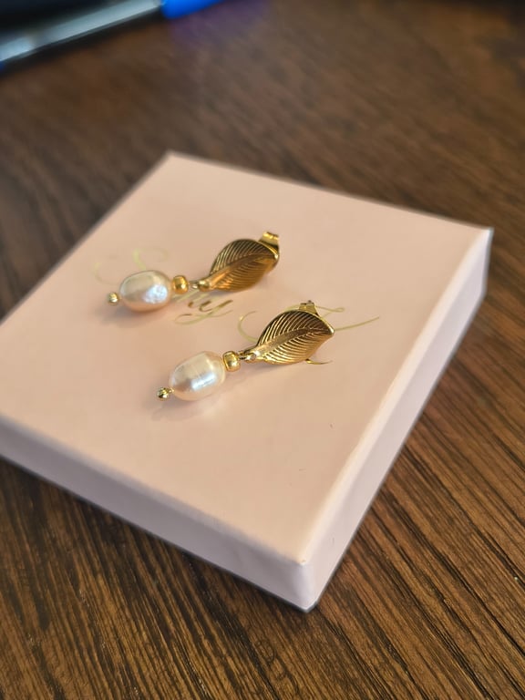 Ida øreringe / kirurgisk stål / ferskvandsperle