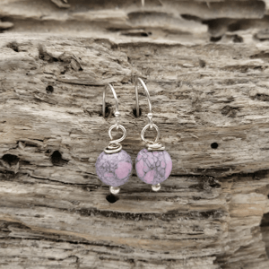 Lyserøde ørekroge. – produktbillede