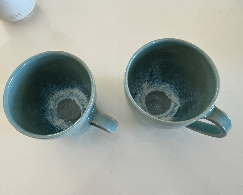 Krus med hank i lyseblå med effekt billede 2