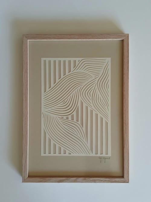 A4 papercut, beige, indrammet 