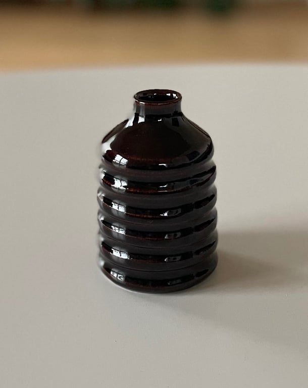 Vase, tenmoku (mørk brun) - 12 cm
