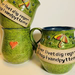 Keramik krus med tekst - Giver livet dig regn-så hop i vandpytterne – produktbillede