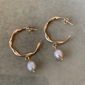 Grå ferskvandsperle øreringe (large) – produktbillede