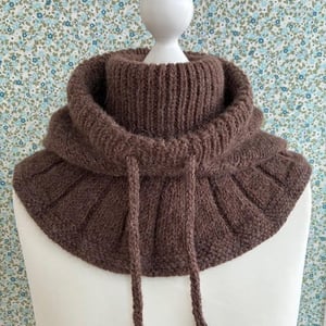 Digital opskrift: Loving Lissi - Pixie Hood (halsedisse med hætte) – produktbillede