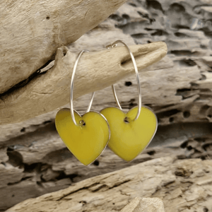 Emalje hjerter - store sart gule. – produktbillede