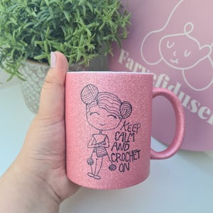 Krus: keep calm and crochet on Pink Glimmer – produktbillede