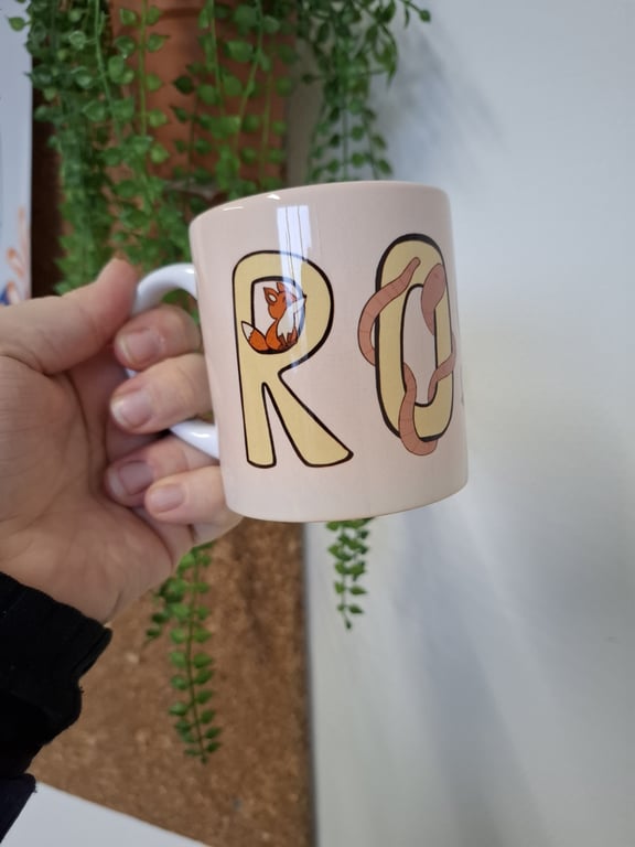 Lille Krus med NAVN: Dyr Gul skrift, beige baggrund (3)