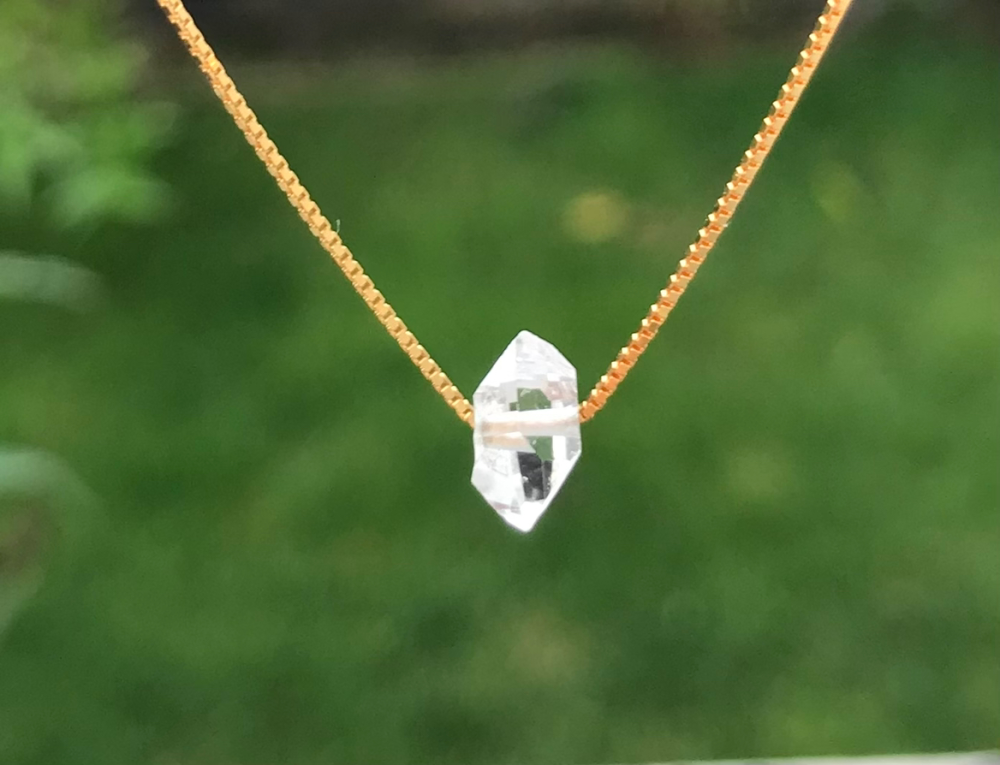 Halskæde med en Herkimer diamant