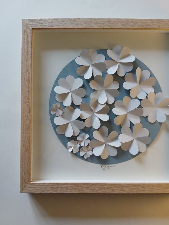 30x30cm 3D papirværk, støvet blå, skygrå, indrammet (3)