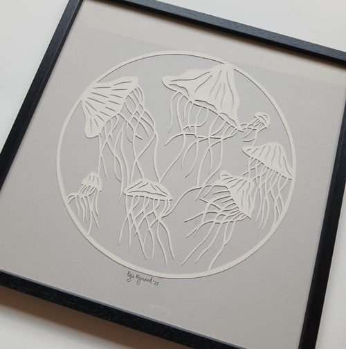30x30cm papercut, perlegrå, indrammet