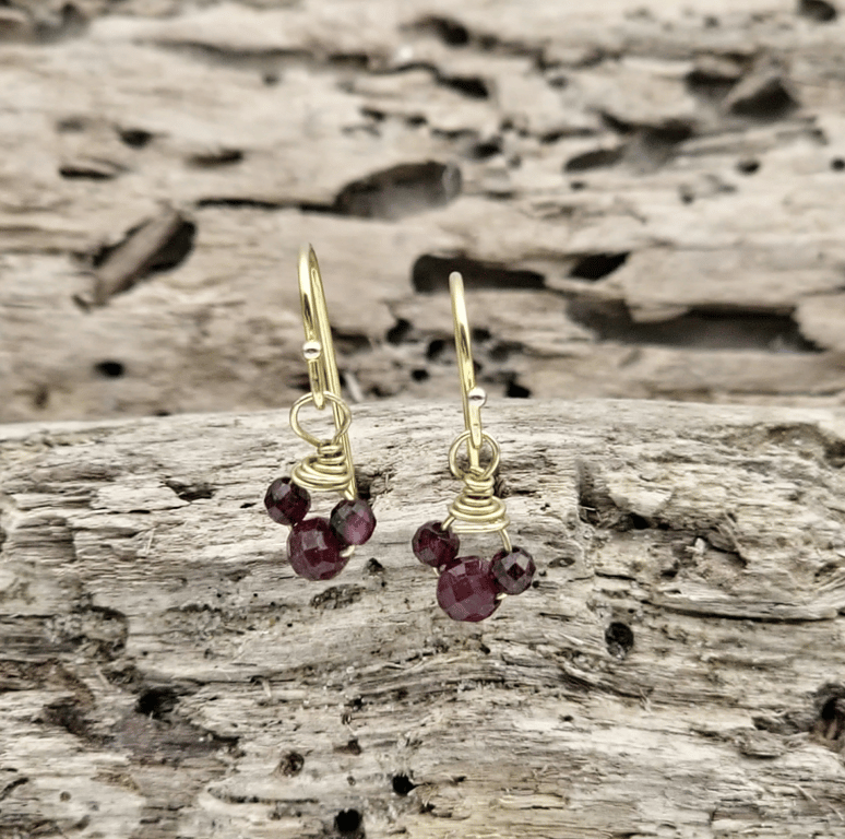 Ørekroge med granat.