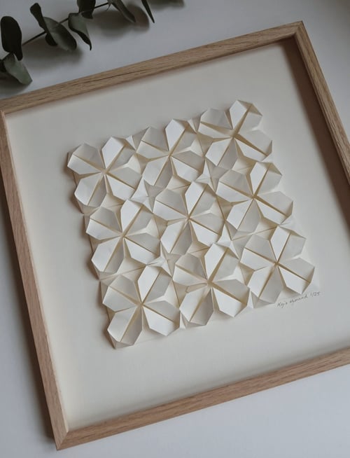 30x30cm foldet papirværk naturhvid, indrammet  (2)