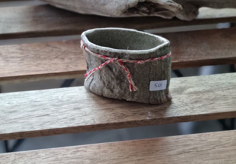 Skål, vase, "strik mønster" lille, grå med snor